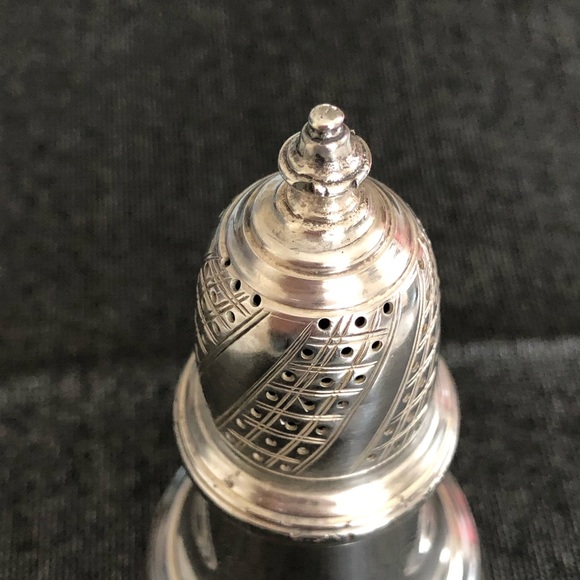 Vintage Sterling Silver Sugar Shaker Muffineer - Picture 5 of 11